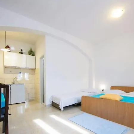 Seafront Jurkovica Apartment Komiza