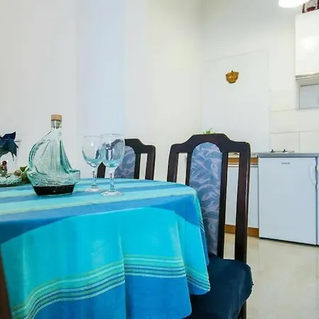 Seafront Jurkovica Apartment Komiza